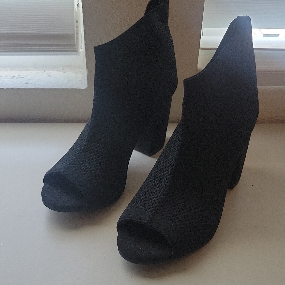 Seven Dials Black Heeled Boots